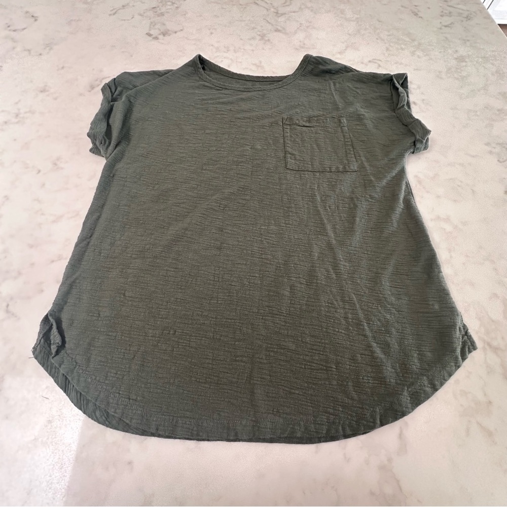 Merona Women’s Dark Olive Green Short Sleeve Tee with pocket. Size Large - Picture 3 of 13